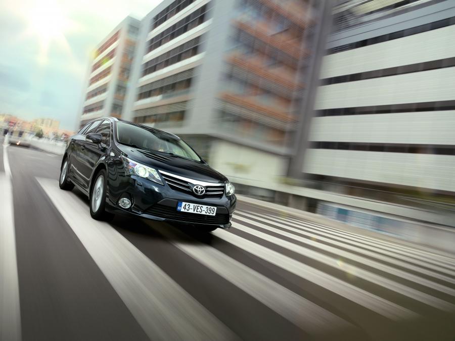  Toyota Avensis SW 2011 года  (фото 40 из 60)